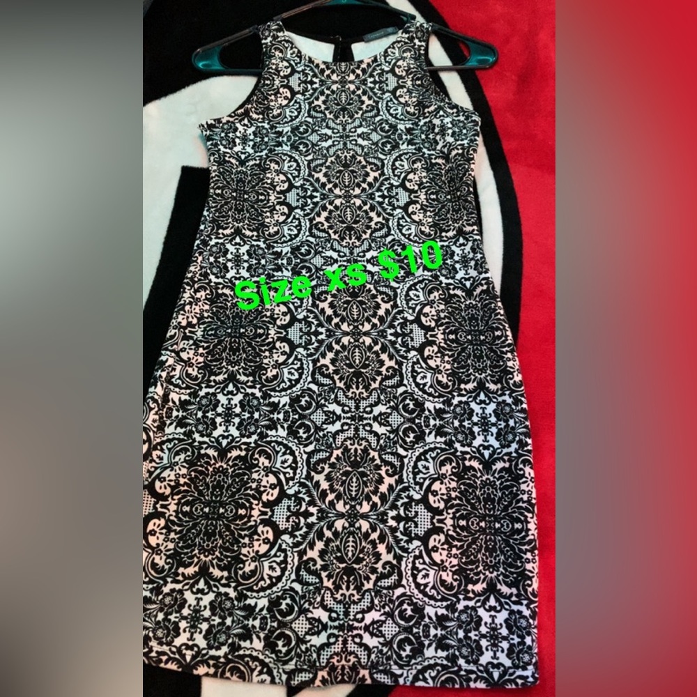 Dresses - Picture 12 of 14